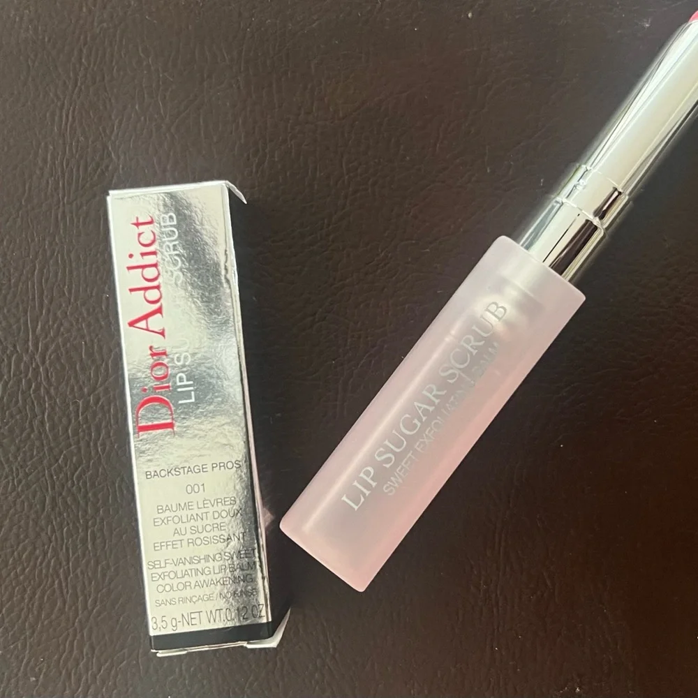 DIOR ADDICT LIP SUGAR SCRUB
Gentle Exfoliating Lip Balm-Custom Rosy
Color Effect - Picture 2 of 4